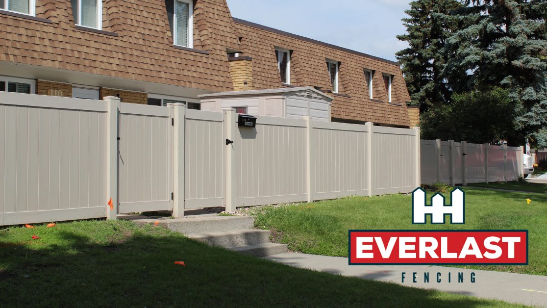 4 Things Property Managers Should Look For When Hiring a Fence Company in Edmonton