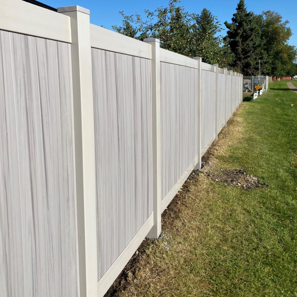 Say Hello to Choices! Everlast Vinyl Fencing Offers a Variety of Colour and Style Options