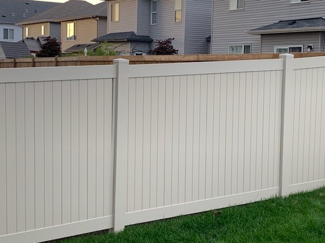 Vinyl-Fence-2-5f3ad4c111034-640x480